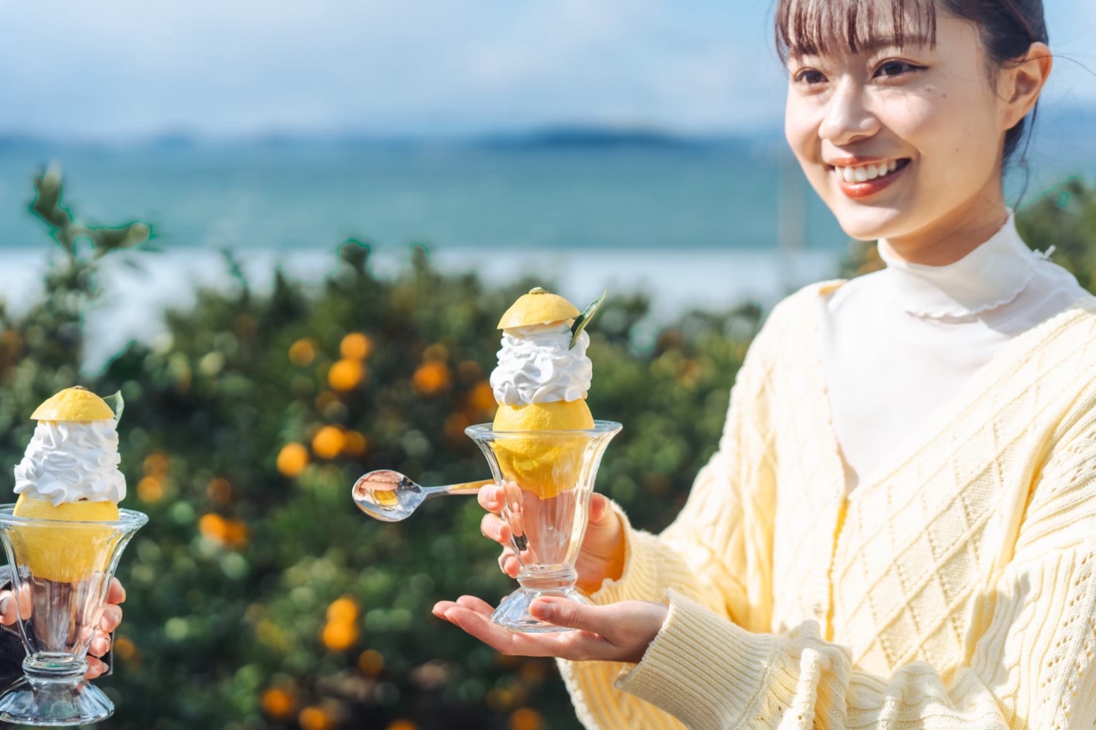 瀬戸田で柑橘スイーツを楽しむお客様